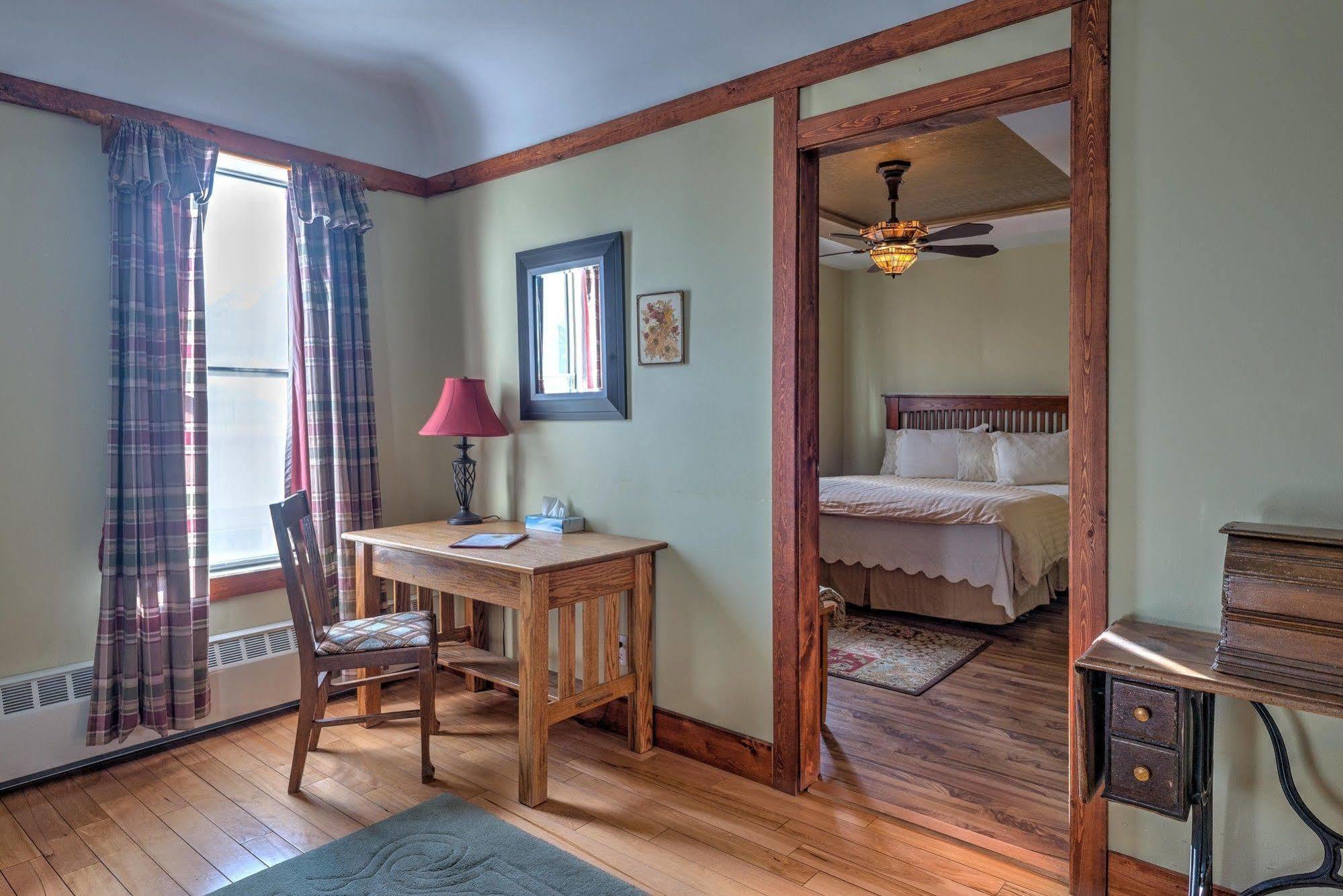 Country Encounters Accommodations Coleman Екстериор снимка