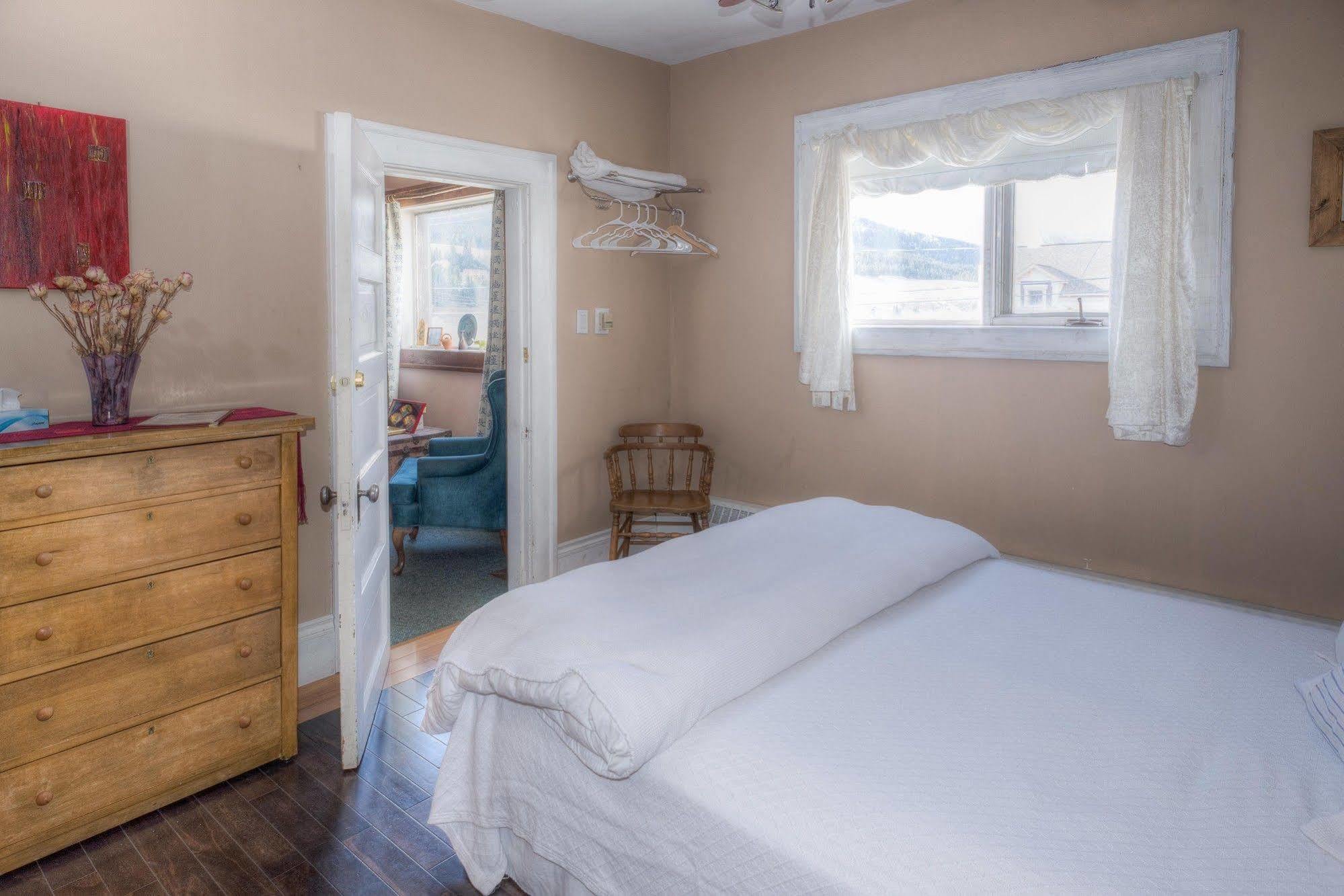 Country Encounters Accommodations Coleman Екстериор снимка