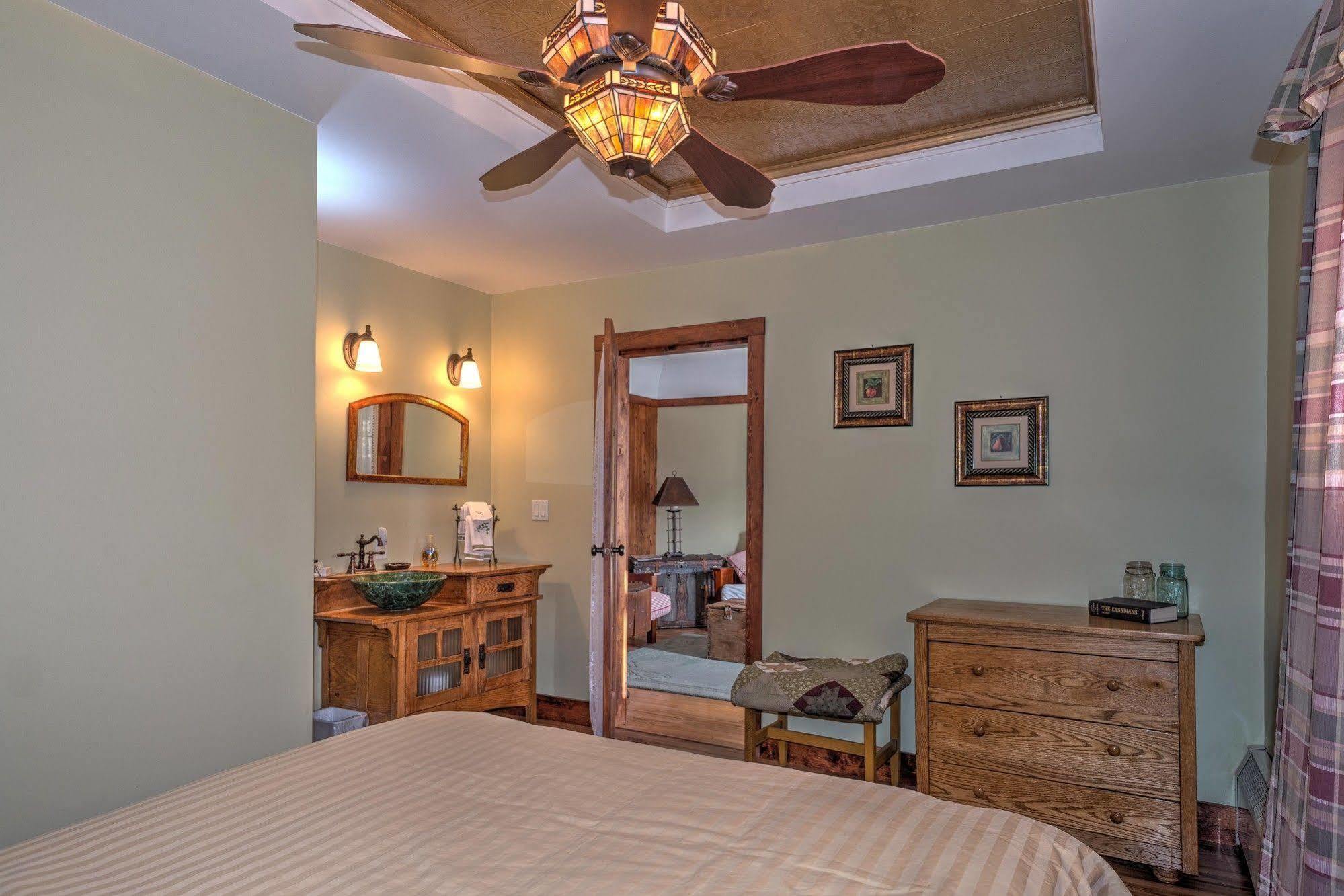 Country Encounters Accommodations Coleman Екстериор снимка